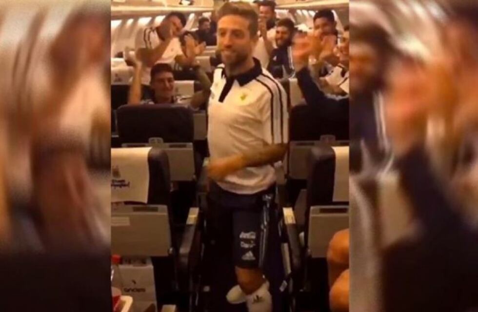 El "Papu Dance" llegó al avión de la Selección Argentina
