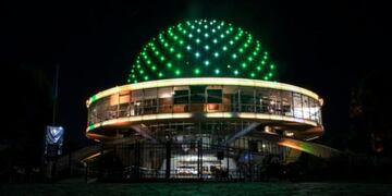 Los monumentos porteños se iluminan de verde por la Semana de la Sustentabilidad (Foto: GCBA)