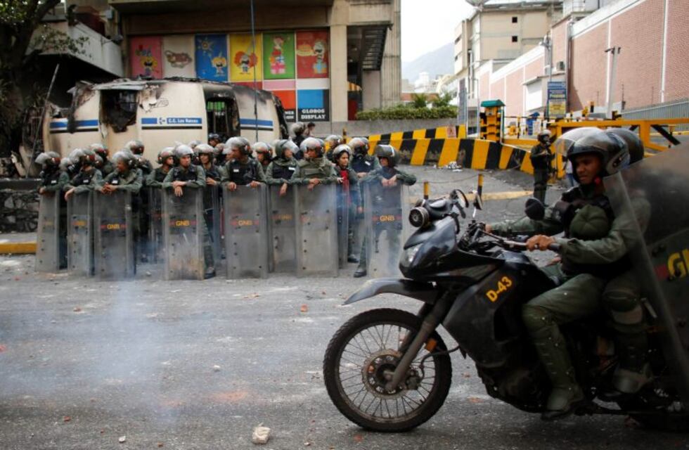 Al menos dos muertos y casi 180 detenidos tras el paro opositor contra Maduro