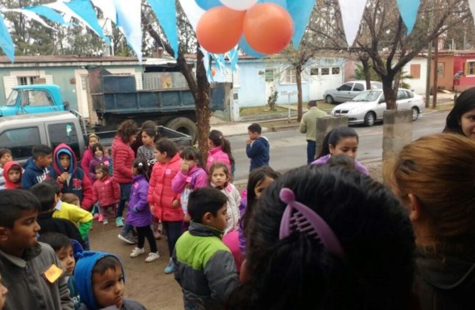 Regalos solidarios para los casi 300 chicos del merendero Pequeños Piecitos