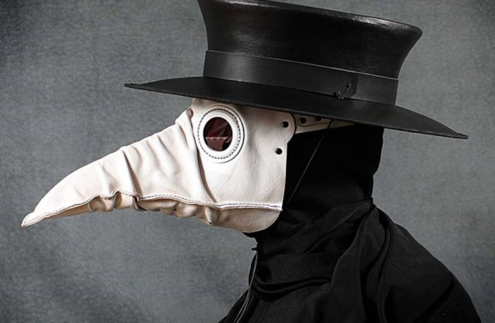 Antiguamente los médicos usaban máscaras con punta de pico para protegerse de la peste