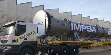 Impresionante traslado de una torre de Impsa para YPF\u002E
