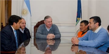 Los representantes de los mineros en diálogo con los ministros, en Jujuy