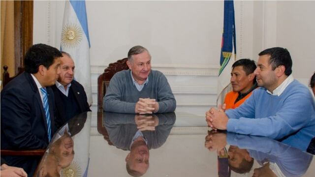 Los representantes de los mineros en diálogo con los ministros, en Jujuy