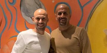 El mediocampista junto a Juan sebastián Verón en China (Instagram: @mascherano14)\u002E