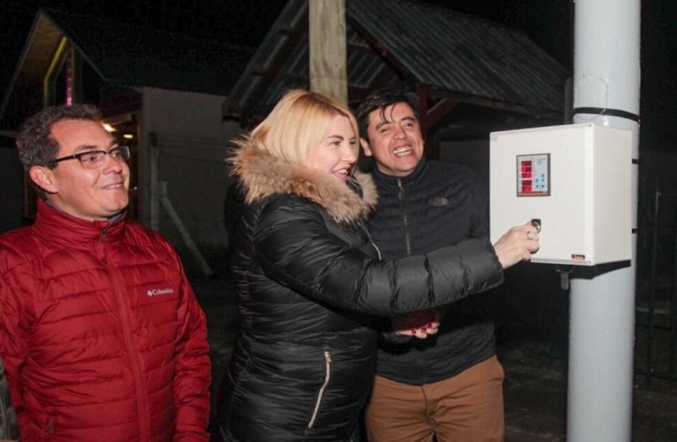 Se encendió el tendido de luces LED en el centro Tolhuin