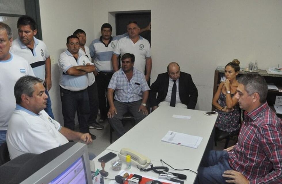 La empresa y los choferes no acordaron y sigue el paro de colectivos