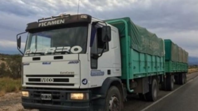 Se detuvo para arreglar el camión y lo asaltaron en el Acceso Este