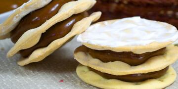 En simples pasos degustá un rico Alfajor santafecino.