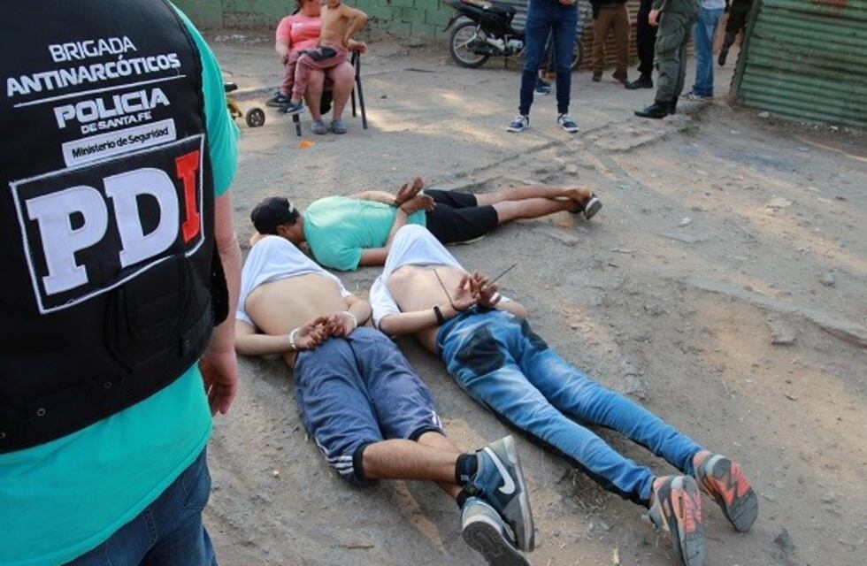 Nueve detenidos y secuestro de drogas tras una serie de allanamientos en el macrocentro