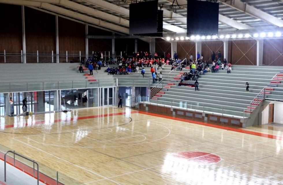 El Calafate: Instituciones deportivas visitan la obra del Microestadio