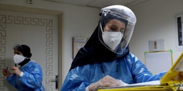 FILE PHOTO: A nurse wearing a protective suit and mask checks the files at Hazrate Ali Asghar Hospital amid the coronavirus disease (COVID-19), in Tehran, Iran September 27, 2020\u002E Majid Asgaripour/WANA (West Asia News Agency) via REUTERS ATTENTION EDITORS - THIS IMAGE HAS BEEN SUPPLIED BY A THIRD PARTY\u002E/File Photo