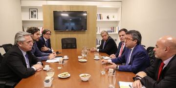 El titular del BID con Alberto Fernández\u002E (Frente de Todos)