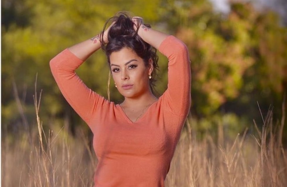 Larissa Riquelme posó con un conjunto de ropa interior blanca: “Soy buena”