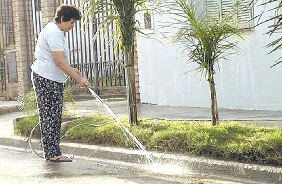 Las altas temperaturas podrían traer consecuencias con el derroche de agua en Gualeguaychú