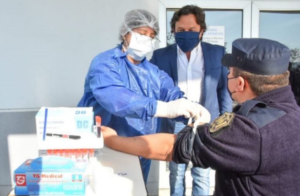 Dejaron de testear a policías por falta de reactivos