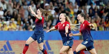 NOG\u002E Nice (France), 22/06/2019\u002E- Players of Norway celebrates after winning against Australia during the FIFA Women's World Cup 2019 round of 16 soccer match between Norway and Australia in Nice, France, 22 June 2019\u002E (Mundial de Fútbol, Francia, Noruega, Niza) EFE/EPA/SEBASTIEN NOGIER