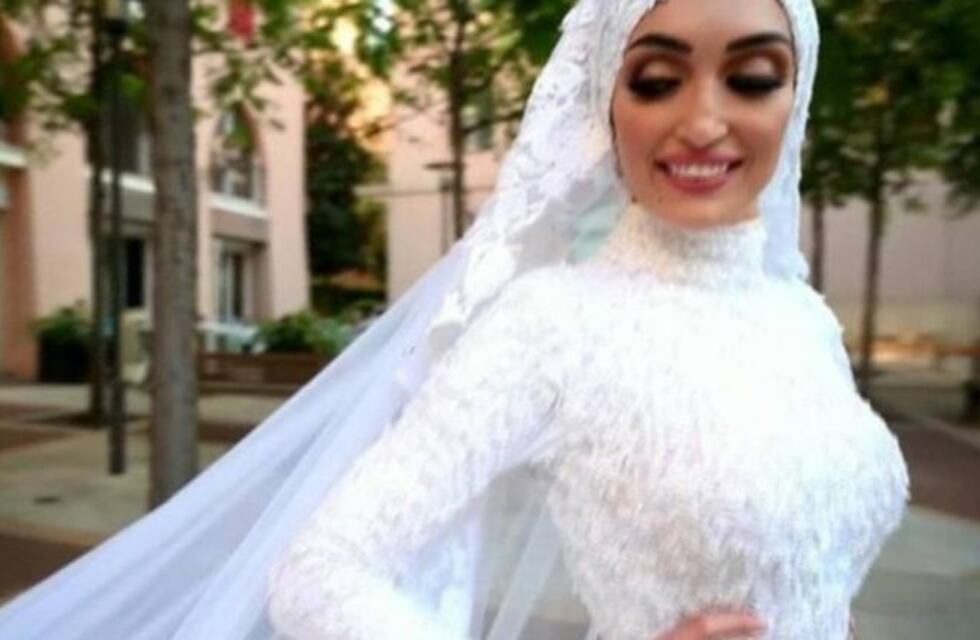 Video: el momento en que la explosión de Beirut interrumpe la sesión de fotos de una novia