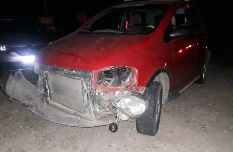 Viceintendente salió ileso tras un choque en el ingreso al túnel de Sanagasta