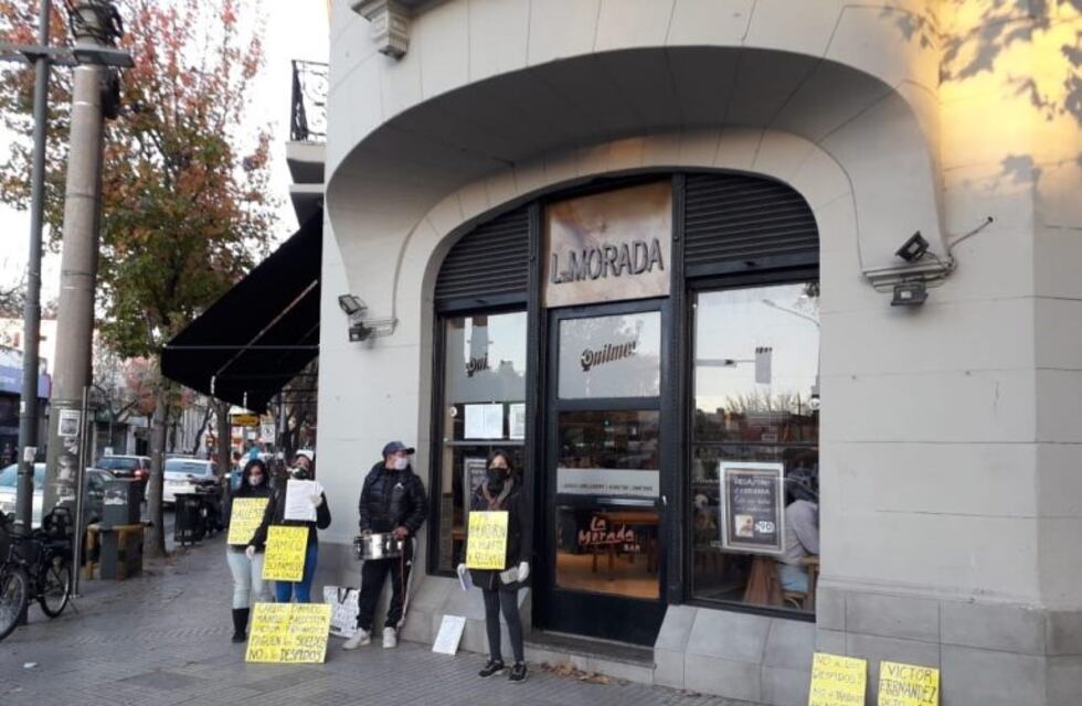 Empleados acusan a empresarios gastronómicos de usar ayuda estatal para despedir personal