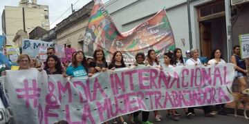 Se replicará en la ciudad la multitudinaria marcha del #8M\u002E (@mesademujeresSN)