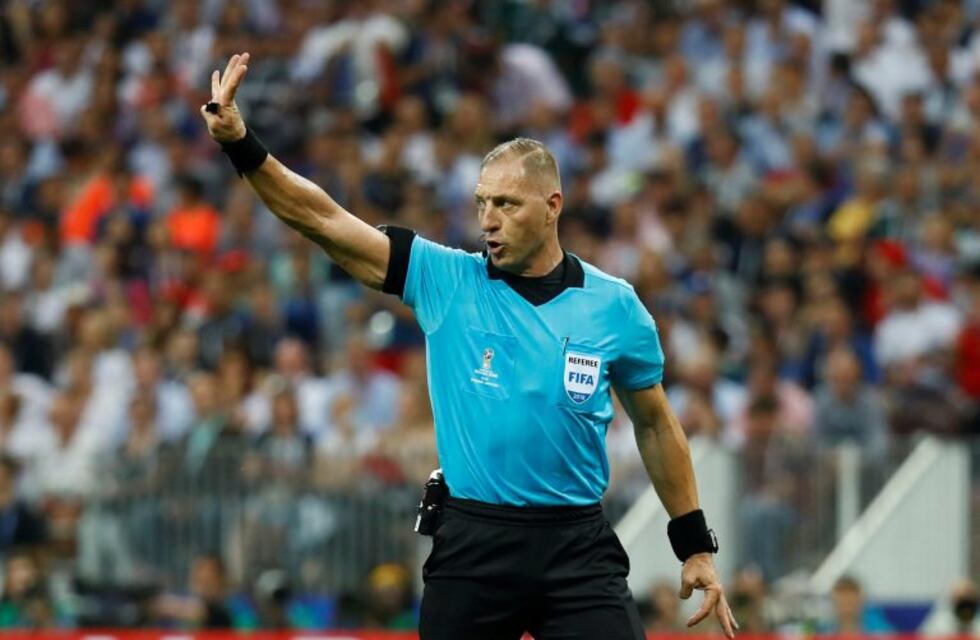 La final de Néstor Pitana: su frase durante el sorteo y el uso del VAR