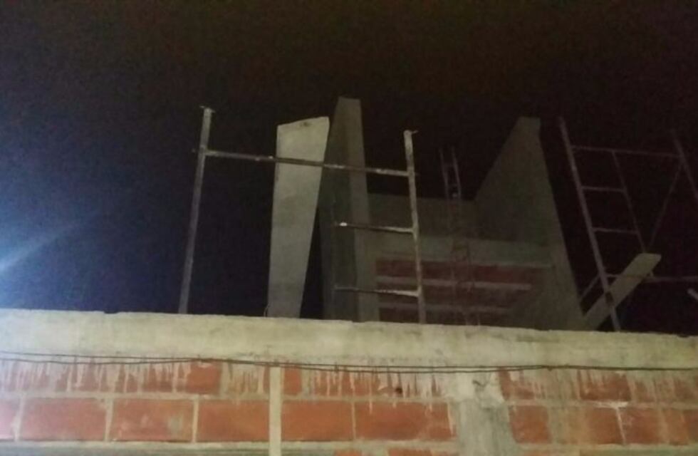 Un albañil murió tras caerse desde un andamio