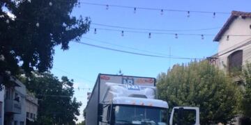 Un camión arrancó cables en la calle Balcarce\u002E (InformateSalta)