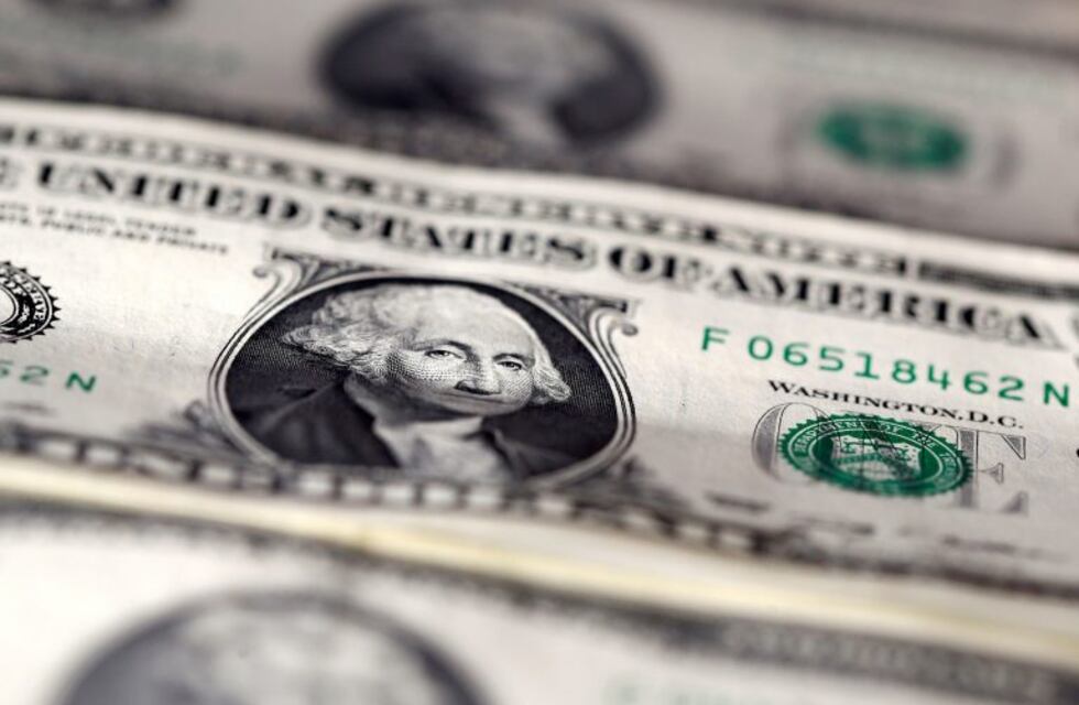 El dólar oficial continúa sin presión y el blue se mantiene en 144 pesos