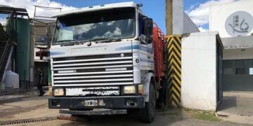 Un camionero murió aplastado por su propio vehículo en Moreno (Foto: Crónica)