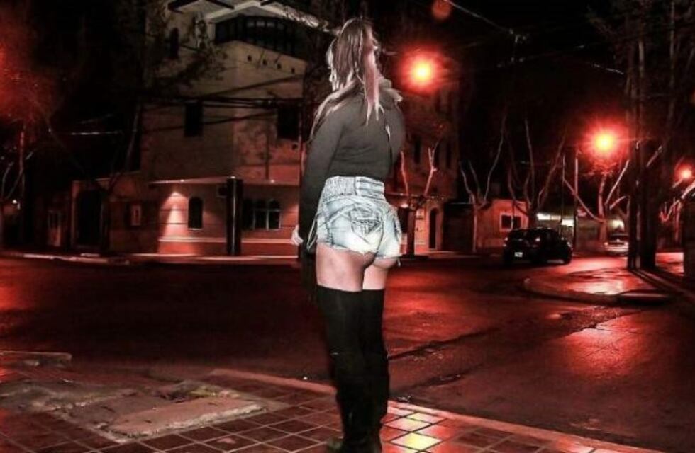 Tras el reclamo de un hombre en tanga, las trabajadoras sexuales se defienden