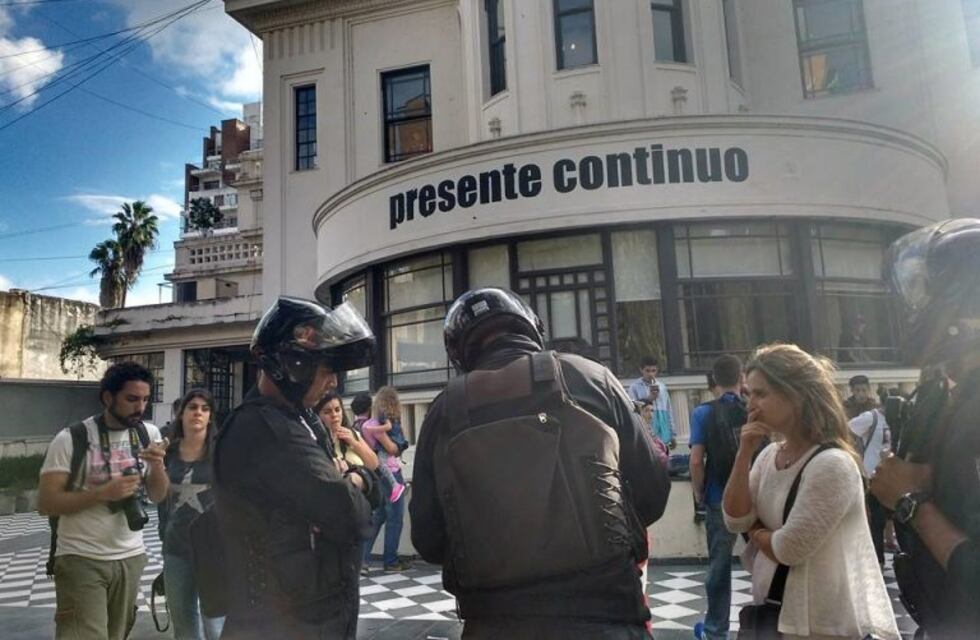 La policía irrumpió en el Museo de la Memoria y quiso llevarse detenidos a un grupo de jóvenes