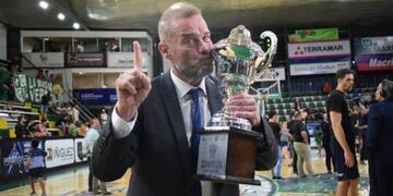 Néstor García, DT campeón del Super 20 con San Lorenzo