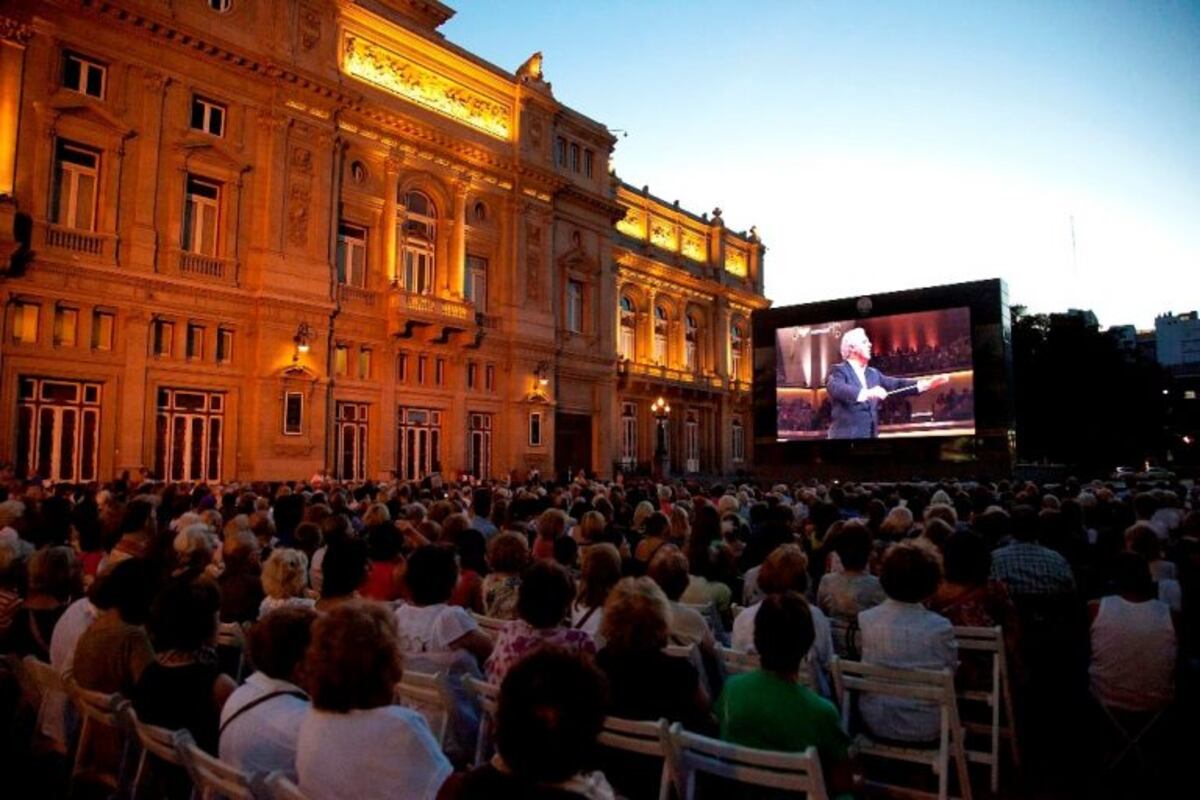 "La Boheme" en vivo desde la pantalla gigante del Teatro Colón