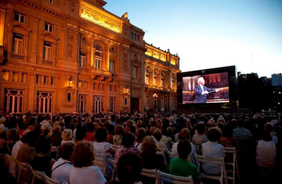 "La Boheme" en vivo desde la pantalla gigante del Teatro Colón