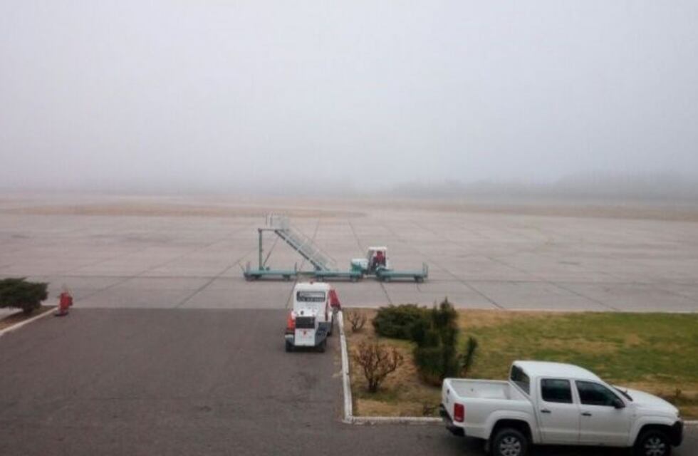 Por las fuertes ráfagas de viento, suspenden actividades en el aeropuerto Juan Domingo Perón
