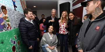 Dionisio Scarpín (centro) es titular de la Municipalidad de Avellaneda y respaldó la iniciativa\u002E (Facebook)