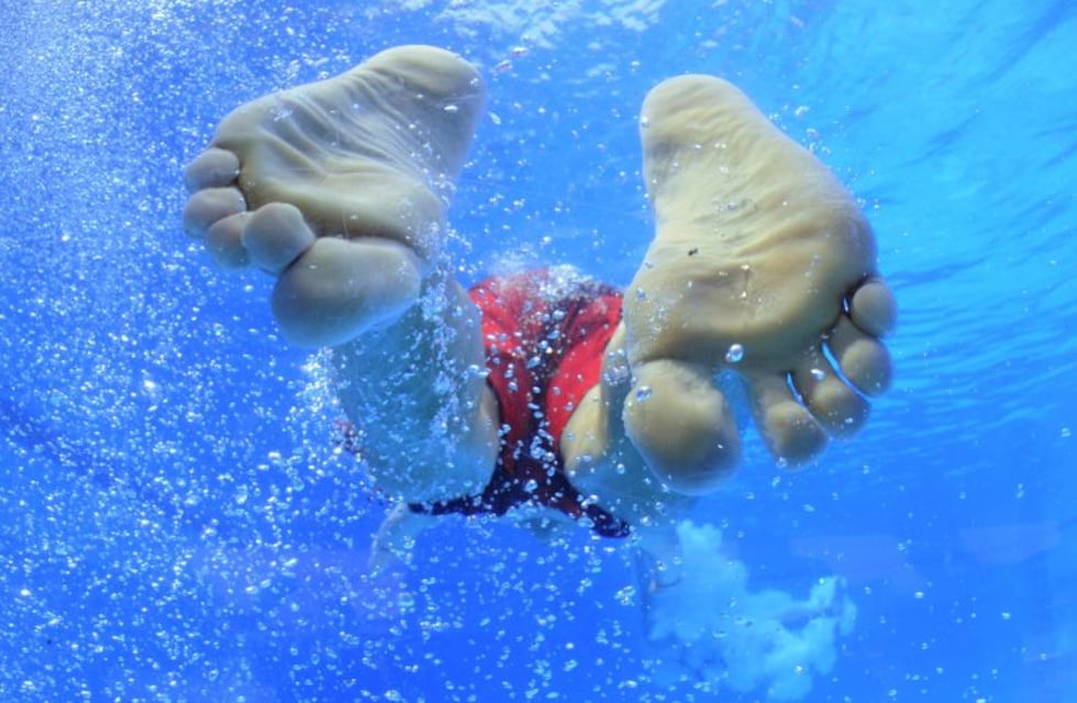 Nuevo rescate en Córdoba: un adolescente cayó en la pileta de un club