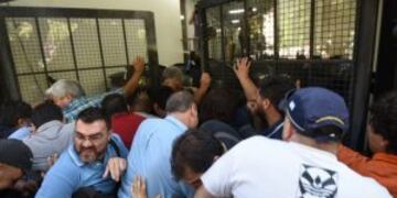 Trabajadores de EPTM en la Legislatura.