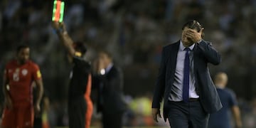 Juan Antonio Pizzi suena como candidato a dirigir al Barcelona. / AFP PHOTO / Juan Mabromata