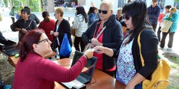 Masiva concurrencia en Viedma por la tarjeta de transporte urbano