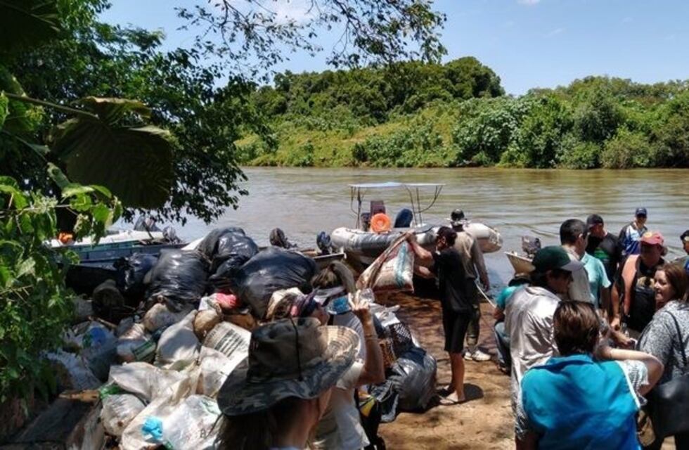 Limpieza Binacional del Río Uruguay: extrajeron más de una tonelada de residuos