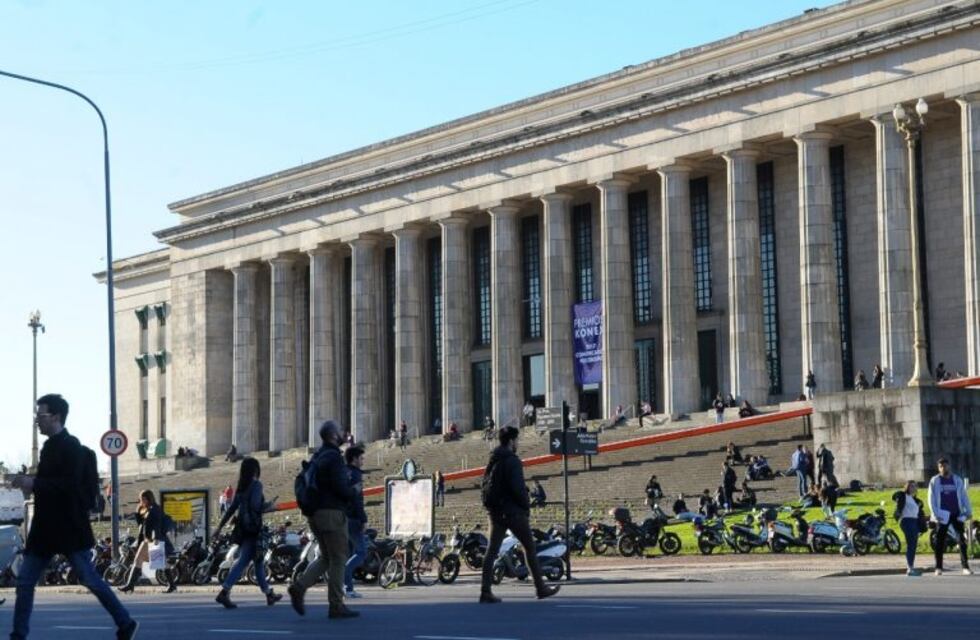 El Gobierno autorizó la vuelta a clases presenciales en las universidades