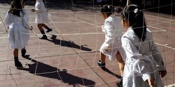 Flexibilizarán el uso de uniforme en el inicio de clases por el calor