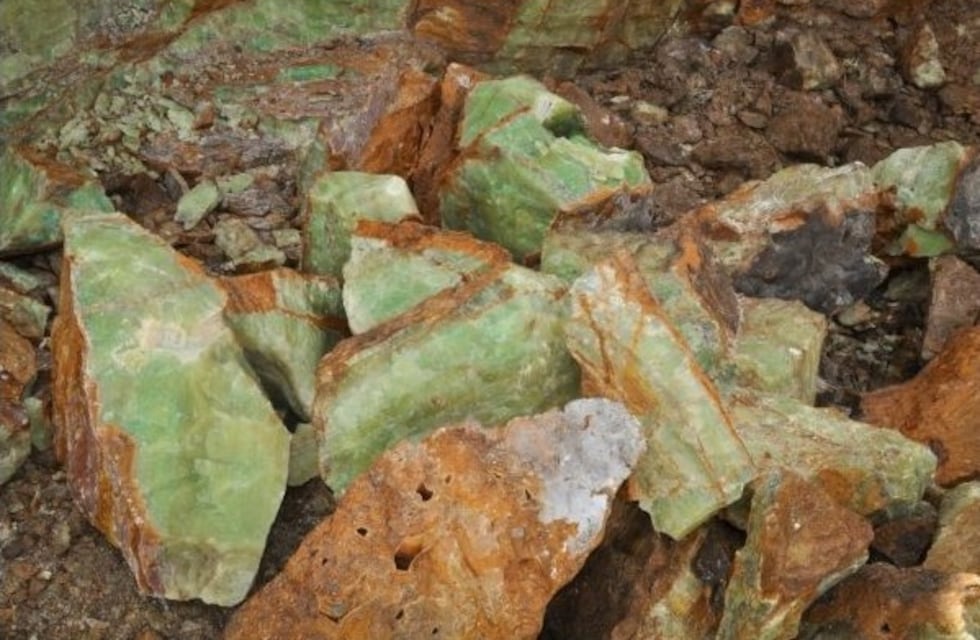 Se busca potenciar el comercio de artesanías de ónix