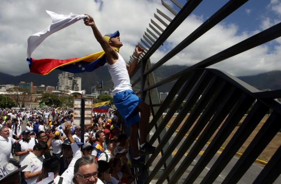 Políticos e intelectuales piden por el ingreso de ayuda humanitaria a Venezuela