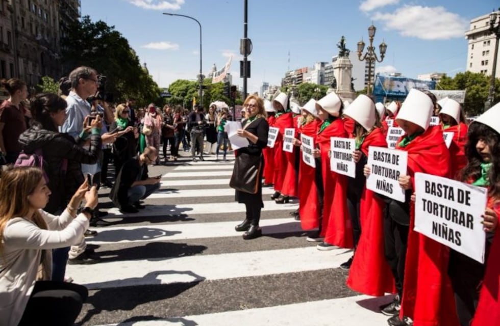 Las Criadas reaparecieron en el Congreso para pedir por el aborto legal