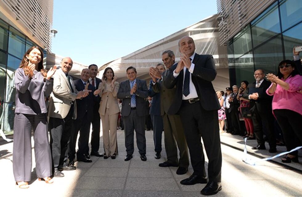 El gobernador estuvo en la apertura de una nueva sede del Poder Judicial