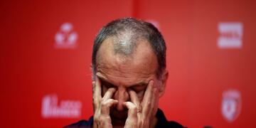 New Lille LOSC coach, Marcelo Bielsa of Argentina reacts during a news conference at the Domaine de Luchin training center in Camphin en Pevele near Lille, France May 23, 2017\u002E REUTERS/Pascal Rossignol francia marcelo bielsa presentacion nuevo director tecnico del equipo lille futbol nuevo entrenador del equipo