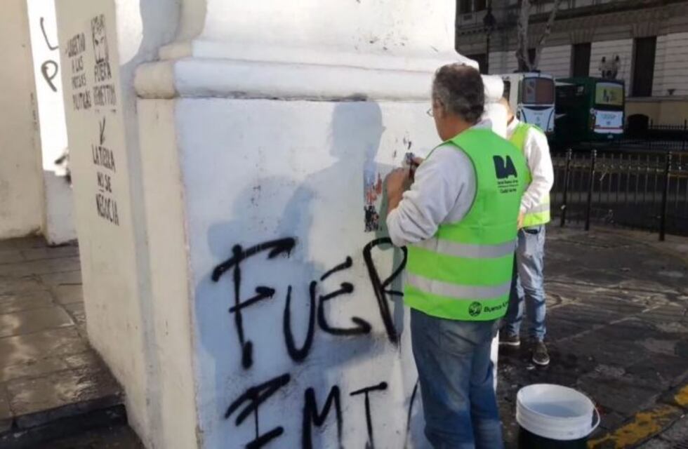 Cuánto costarán los arreglos en el Cabildo tras la marcha por la muerte de Santiago Maldonado